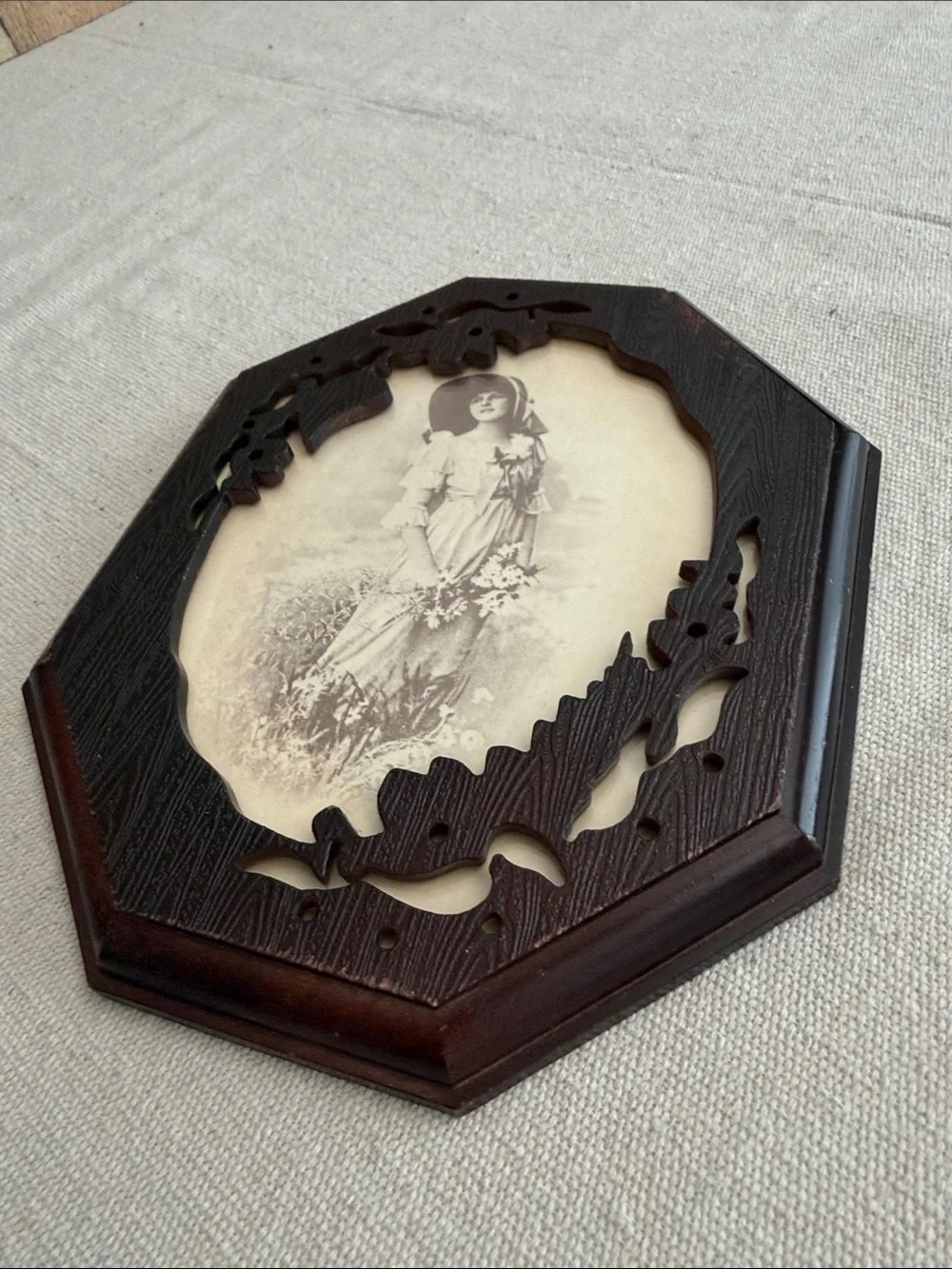VTG Faux Wood Octagon Ornate Floral Cutout Picture Frame